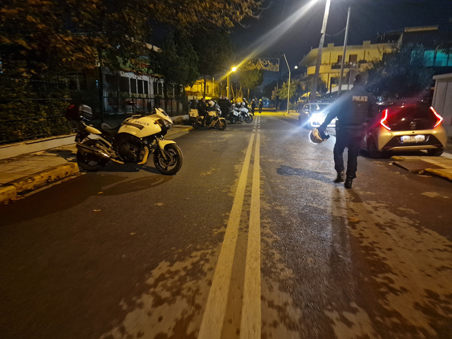 Θεσσαλονίκη: Ρομά επιτέθηκαν με μολότοφ στο κτίριο της Οικονομικής Αστυνομίας - Δείτε βίντεο