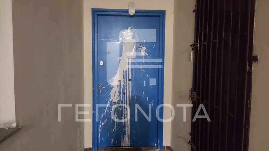 Επέτειος δολοφονίας Γρηγορόπουλου: Επίθεση στα γραφεία της ΝΔ στο Βόλο κατά τη διάρκεια της πορείας
