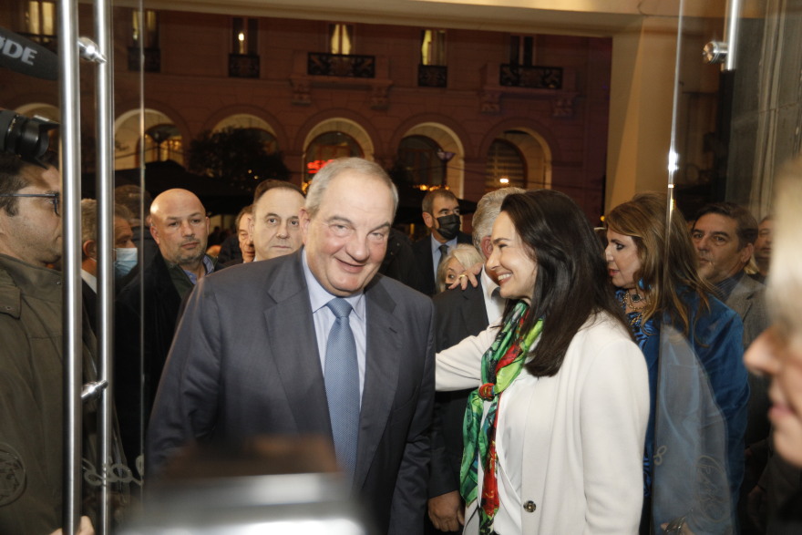 ΝΔ: Η «βελούδινη» αποχώρηση Καραμανλή και τα μηνύματα ενότητας