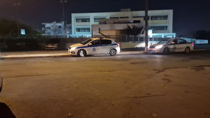 Θεσσαλονίκη: «Βομβαρδισμένο» τοπίο μετά τα επεισόδια - Στο χειρουργείο αστυνομικός