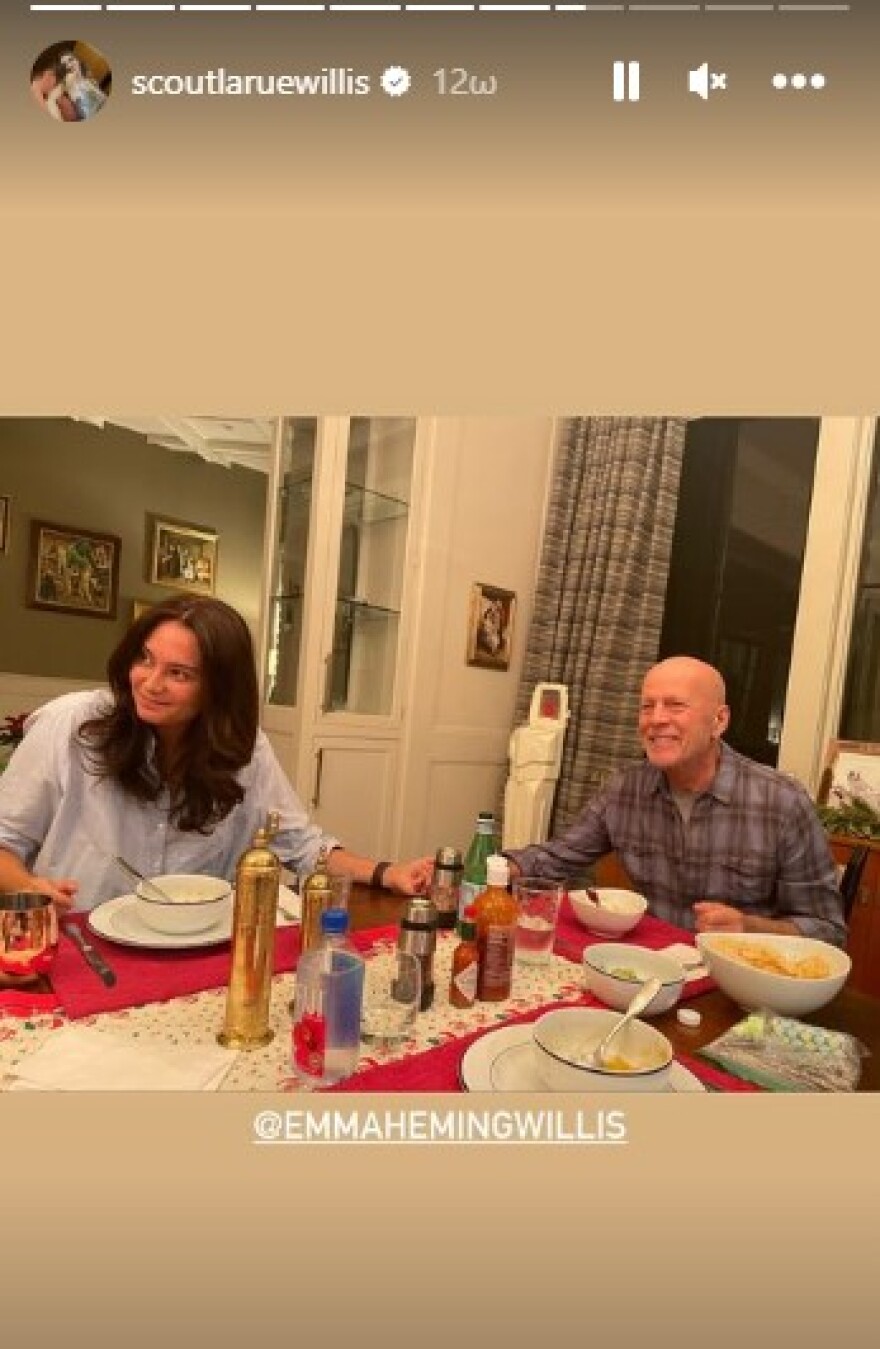 Μπρους Γουίλις: Η κόρη του, Σκάουτ, φωτογραφίζει τον πατέρα της, 9 μήνες μετά τη διάγνωσή του με αφασία