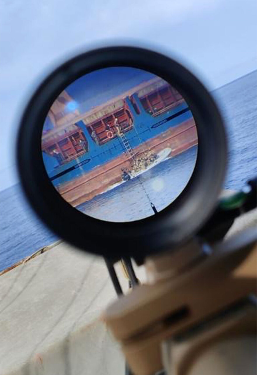 Επιχείρηση Ειρήνη: Ρεσάλτο Ελλήνων βατραχανθρώπων του ΠΝ σε ύποπτα πλοία ανοιχτά της Λιβύης – Βίντεο και φωτογραφίες