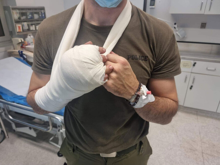 Θεσσαλονίκη: «Βομβαρδισμένο» τοπίο μετά τα επεισόδια - Στο χειρουργείο αστυνομικός