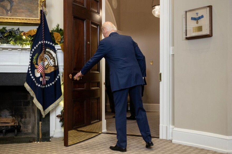 Ανταλλαγή αιχμαλώτων: Η στιγμή που ο Μπάιντεν λέει στη σύζυγο της Γκράινερ ότι προσγειώθηκε