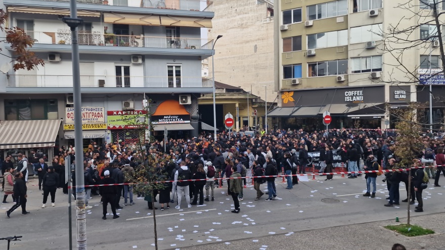 Θεσσαλονίκη: Διαφωνία εισαγγελέα-ανακριτή για την προφυλάκιση του αστυνομικού που πυροβόλησε τον 16χρονο