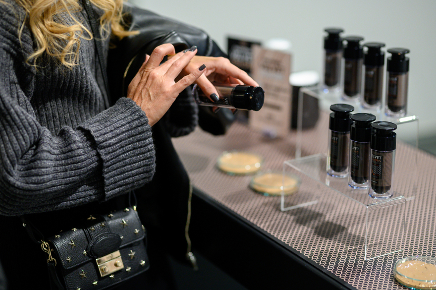 Η Frezyderm παρουσιάζει τη νέα σειρά make-up Velvet Colors