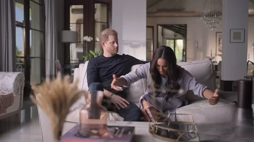 Μέγκαν Μαρκλ - Πρώην βασιλικός σεφ κατακεραυνώνει τη δούκισσα του Σάσσεξ: «Kοροϊδεύει τη βασίλισσα»