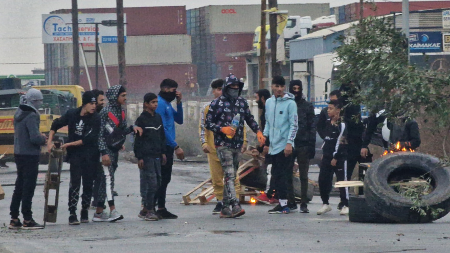 Θεσσαλονίκη: Πυροβόλησαν κατά αστυνομικών οι Ρομά - Η οικογένεια του 16χρονου ζήτησε να σταματήσουν τα επεισόδια