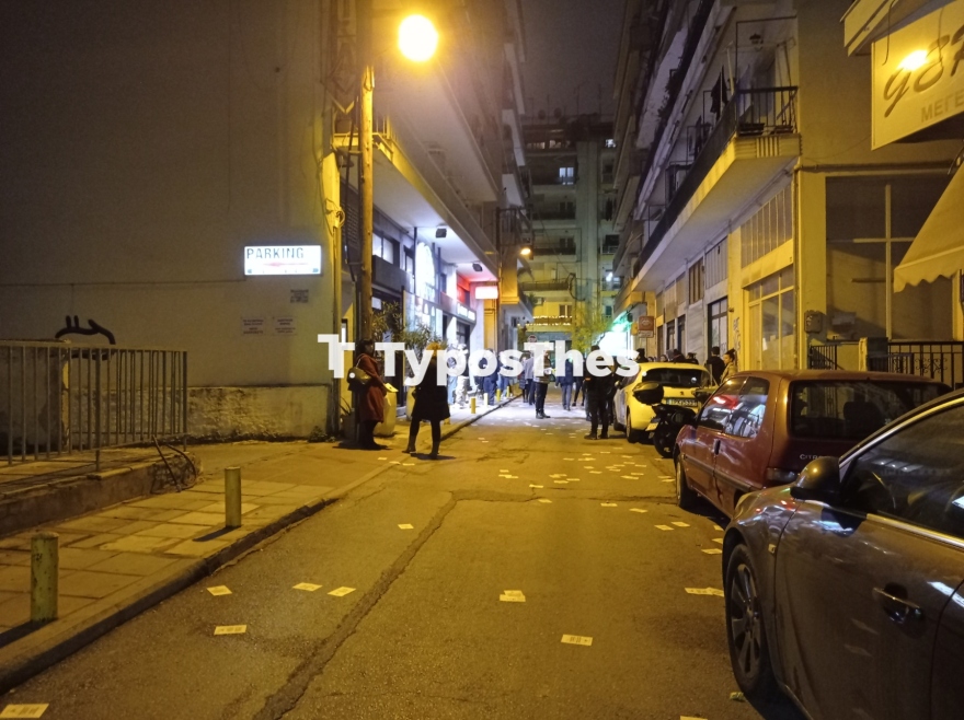 Γιώργος Κιμούλης: Διαμαρτυρία με πανό και συνθήματα έξω από το θέατρο που έκανε πρεμιέρα