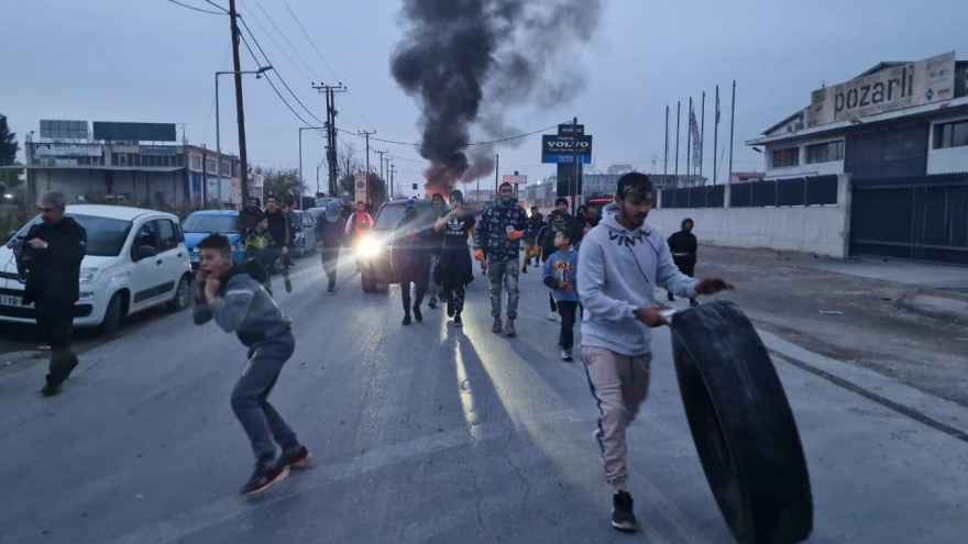 Θεσσαλονίκη: Πυροβόλησαν κατά αστυνομικών οι Ρομά - Η οικογένεια του 16χρονου ζήτησε να σταματήσουν τα επεισόδια