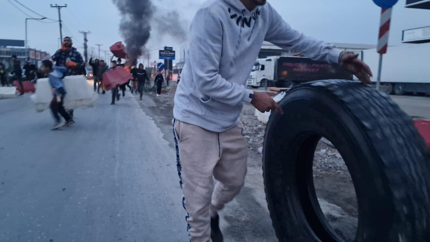Θεσσαλονίκη: Πυροβόλησαν κατά αστυνομικών οι Ρομά - Η οικογένεια του 16χρονου ζήτησε να σταματήσουν τα επεισόδια