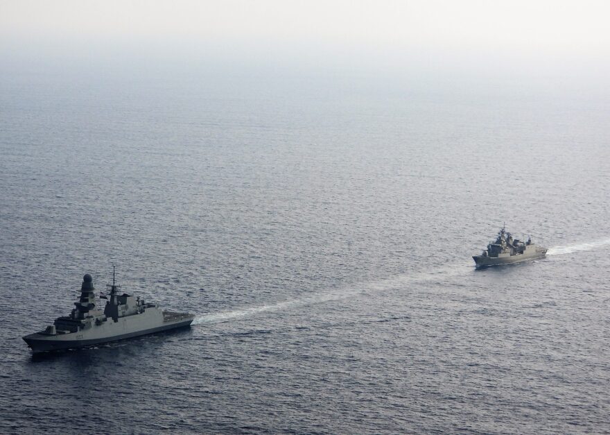 Πολεμικό Ναυτικό - ΓΕΕΘΑ: Η φρεγάτα «Σαλαμίς» έκανε συνεκπαίδευση με την αιγυπτιακή φρεγάτα ENS BERNEES