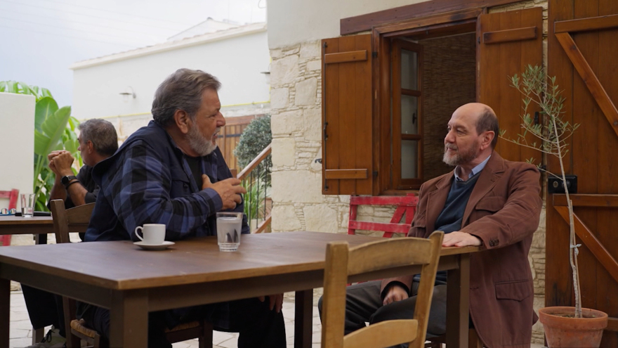 Η Γη της Ελιάς: O Στάθης με την Ιουλία πρέπει να κρατήσουν τη σχέση τους κρυφή μέχρι να γίνουν οι εκλογές