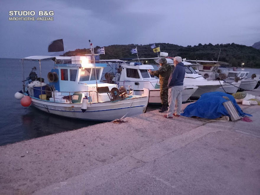 Αργολίδα: Ψαράς στην Αρχαία Επίδαυρο έπιασε στα δίχτυα του... μία οβίδα - Δείτε φωτογραφίες