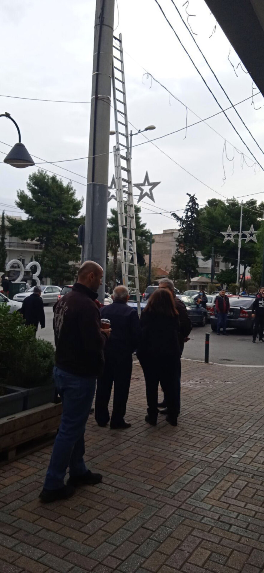 Περιστέρι: Υπάλληλος του ΔΕΔΔΗΕ έπεσε από σκάλα κάνοντας εργασίες - Ανασύρθηκε χωρίς τις αισθήσεις του