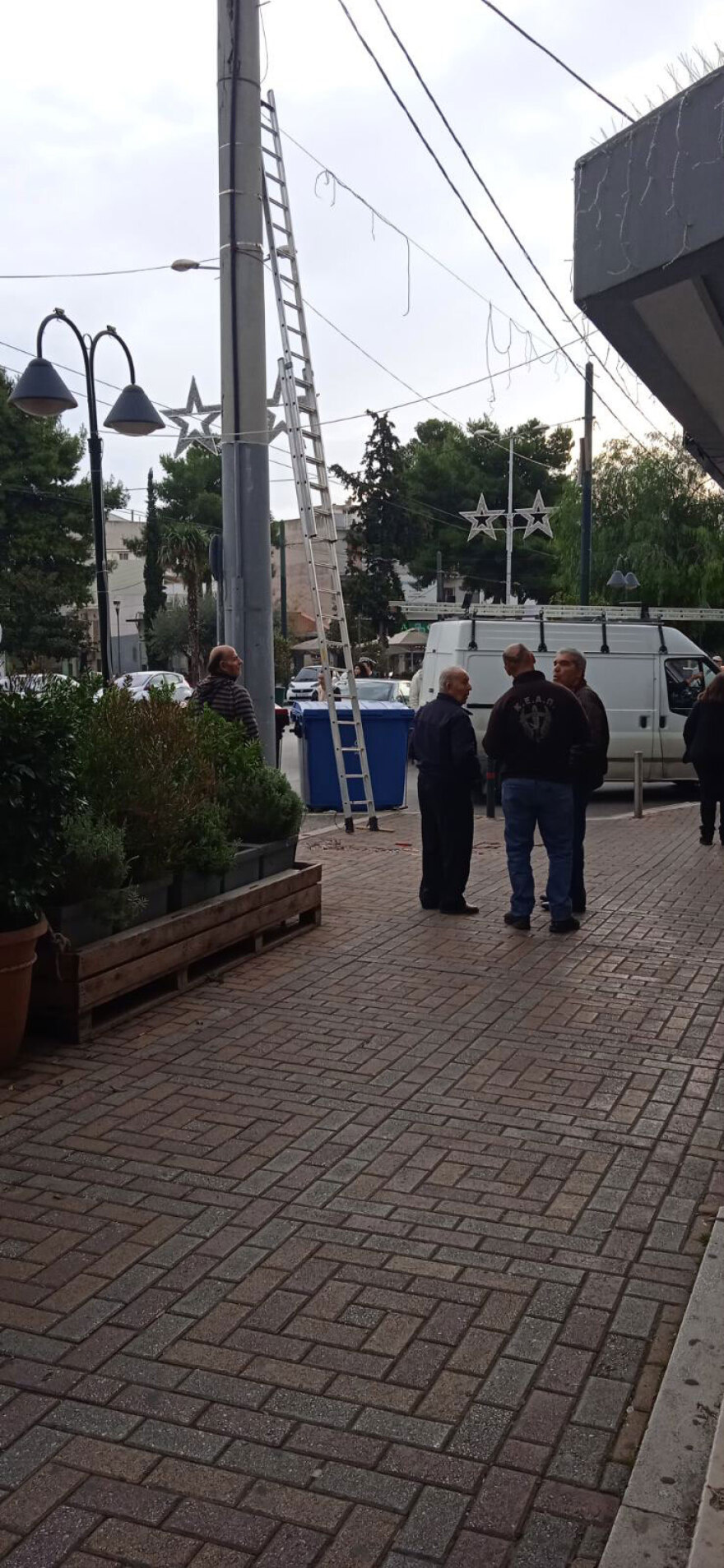 Περιστέρι: Υπάλληλος του ΔΕΔΔΗΕ έπεσε από σκάλα κάνοντας εργασίες - Ανασύρθηκε χωρίς τις αισθήσεις του