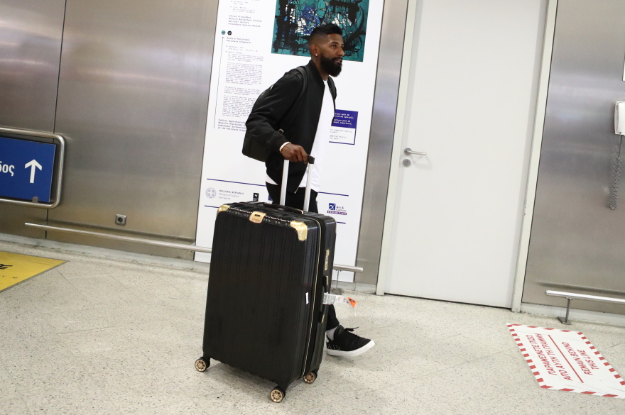  Έφτασε στην Ελλάδα για να υπογράψει στον Ολυμπιακό ο Ροντινέι - Δείτε φωτογραφίες