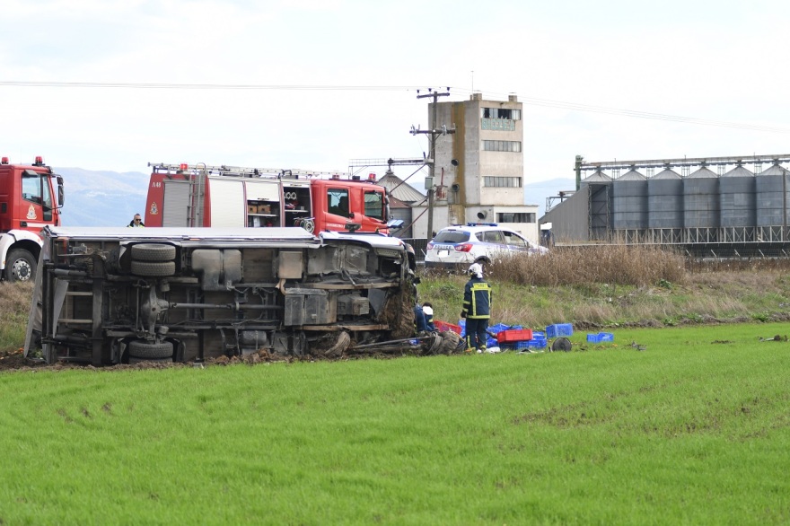 Λάρισα: Τροχαίο στην εθνική Λάρισας - Βόλου, νεκρός οδηγός φορτηγού