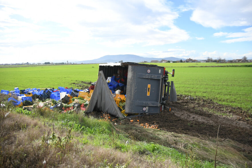 Λάρισα: Τροχαίο στην εθνική Λάρισας - Βόλου, νεκρός οδηγός φορτηγού