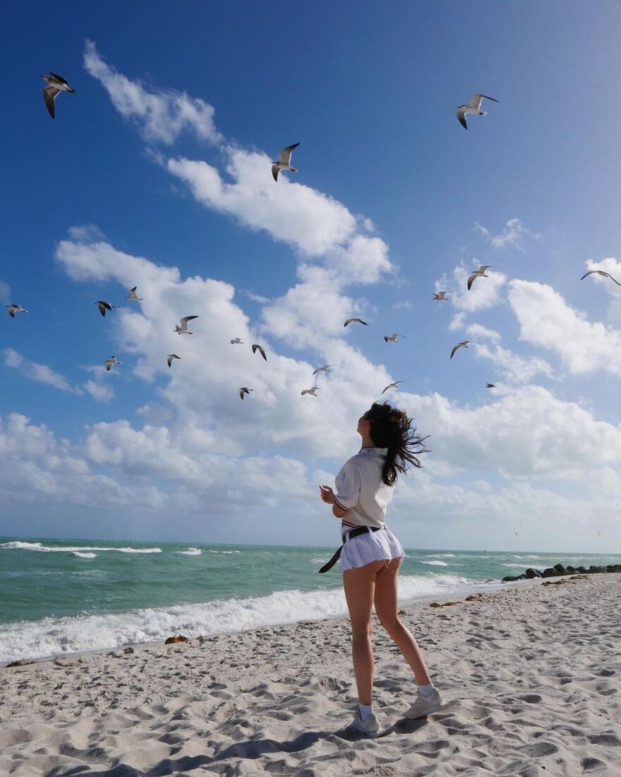 Ούρσουλα Κορμπερό: Η φούστα της «Τόκιο» δεν αφήνει πολλά στη φαντασία