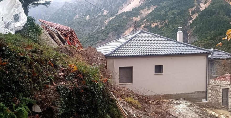 Άρτα: Κατέρρευσε γέφυρα στο Κομπότι λόγω της κακοκαιρίας - Δείτε εντυπωσιακές εικόνες