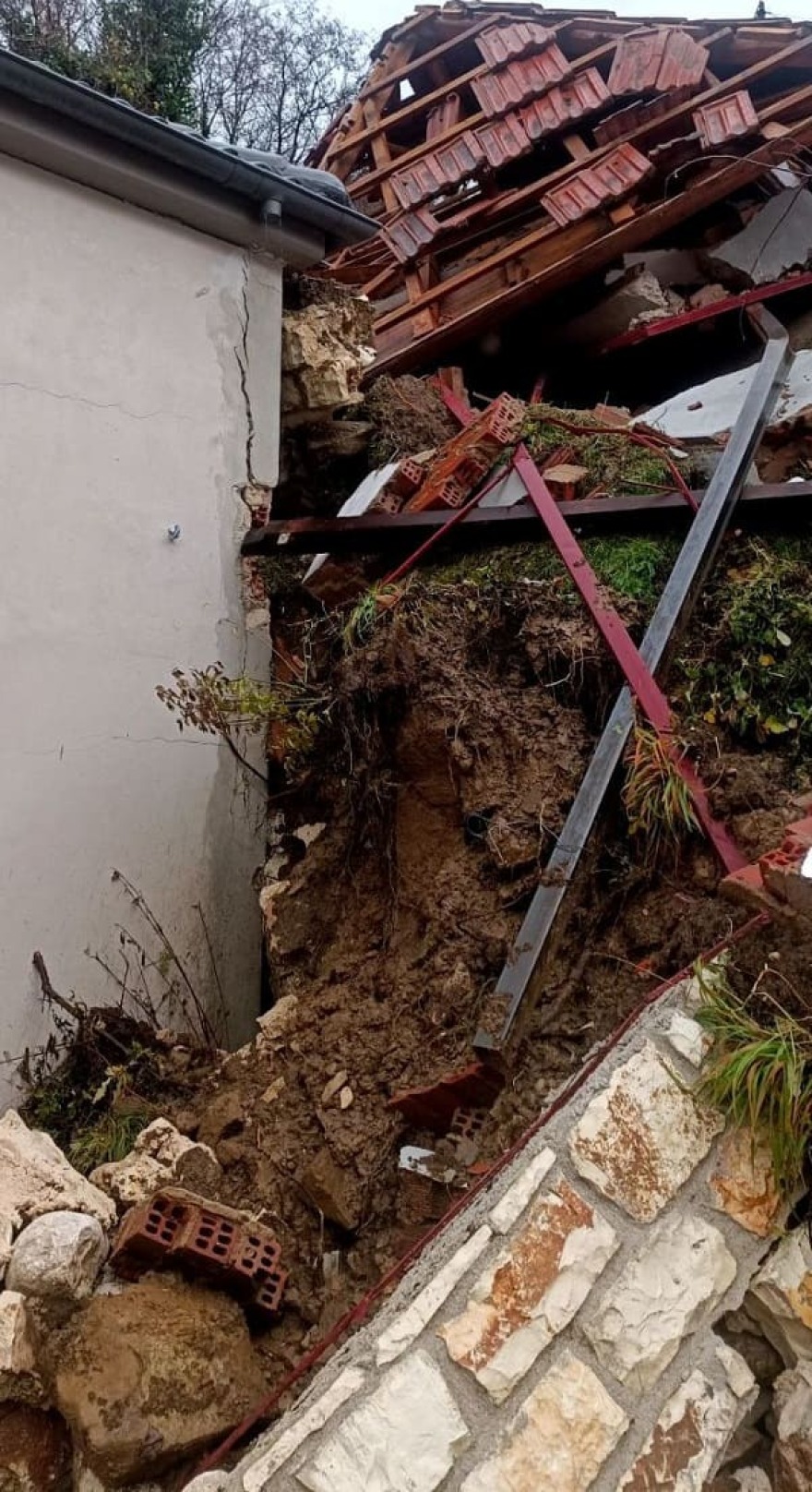 Άρτα: Κατέρρευσε γέφυρα στο Κομπότι λόγω της κακοκαιρίας - Δείτε εντυπωσιακές εικόνες