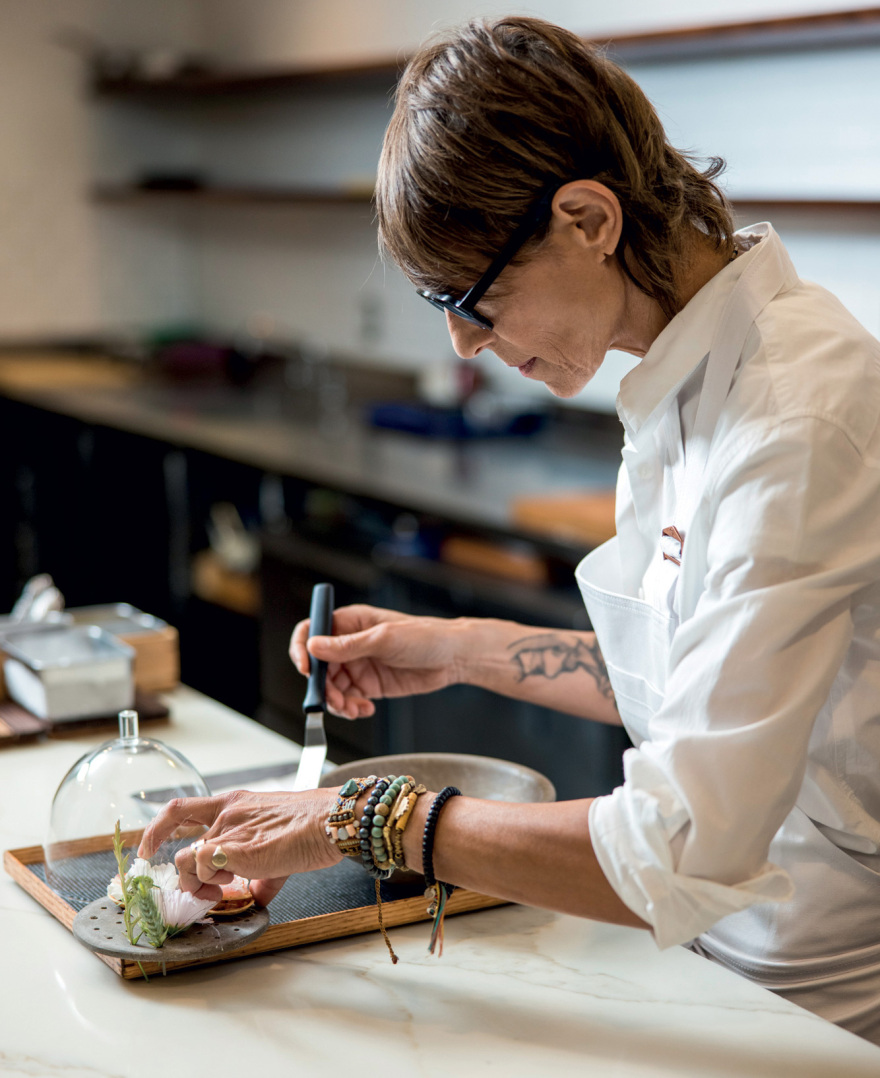 Ντομινίκ Κρεν: Η chef με τα 3 αστέρια Michelin μας κάνει το τραπέζι