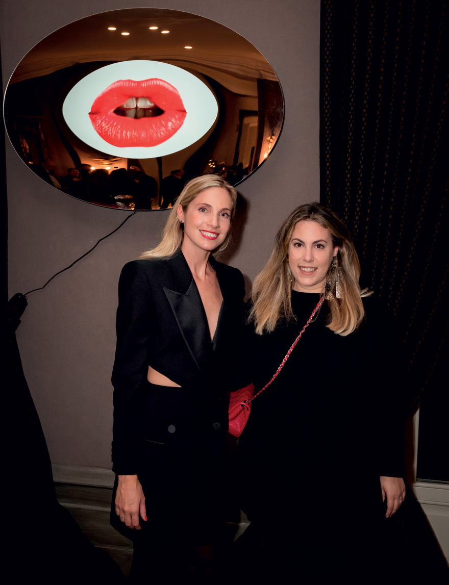 Τα pop art φιλιά της Έμιλυς Βαφειά 