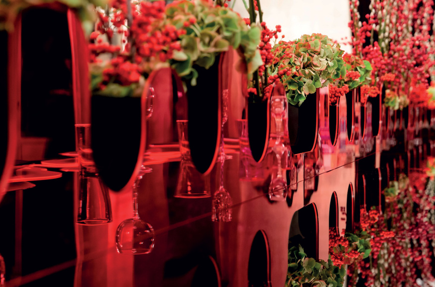 Τα pop art φιλιά της Έμιλυς Βαφειά 