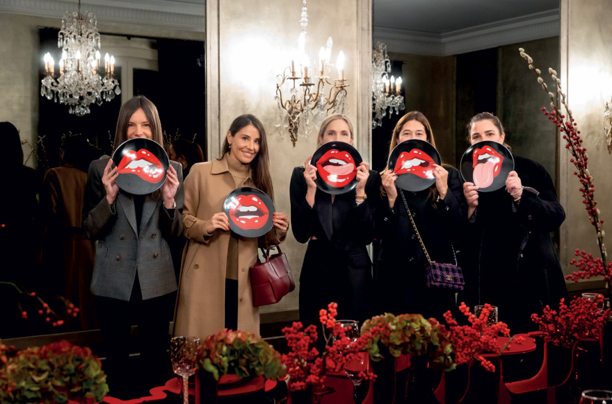 Τα pop art φιλιά της Έμιλυς Βαφειά 