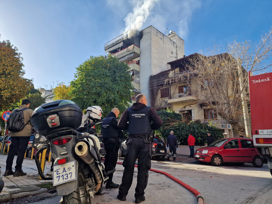 Φωτιά σε διαμέρισμα στη Θεσσαλονίκη - Άνδρας πήδηξε στο διπλανό μπαλκόνι για να σωθεί