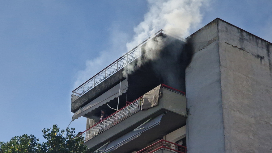 Φωτιά σε διαμέρισμα στη Θεσσαλονίκη - Άνδρας πήδηξε στο διπλανό μπαλκόνι για να σωθεί