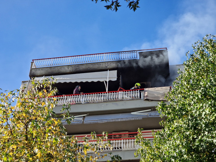 Φωτιά σε διαμέρισμα στη Θεσσαλονίκη - Άνδρας πήδηξε στο διπλανό μπαλκόνι για να σωθεί