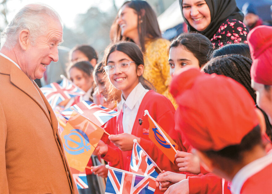 Ανδριανή Μανέττα: Μια Ελληνίδα ετοιμαζει την αντεπίθεση Καρόλου σε Χάρι - Μέγκαν