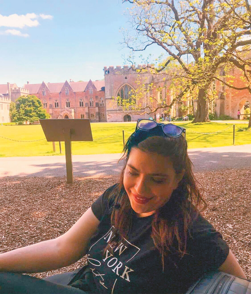 Ανδριανή Μανέττα: Μια Ελληνίδα ετοιμαζει την αντεπίθεση Καρόλου σε Χάρι - Μέγκαν