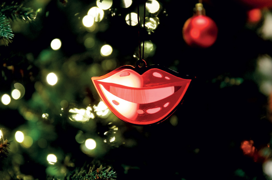 Τα pop art φιλιά της Έμιλυς Βαφειά 