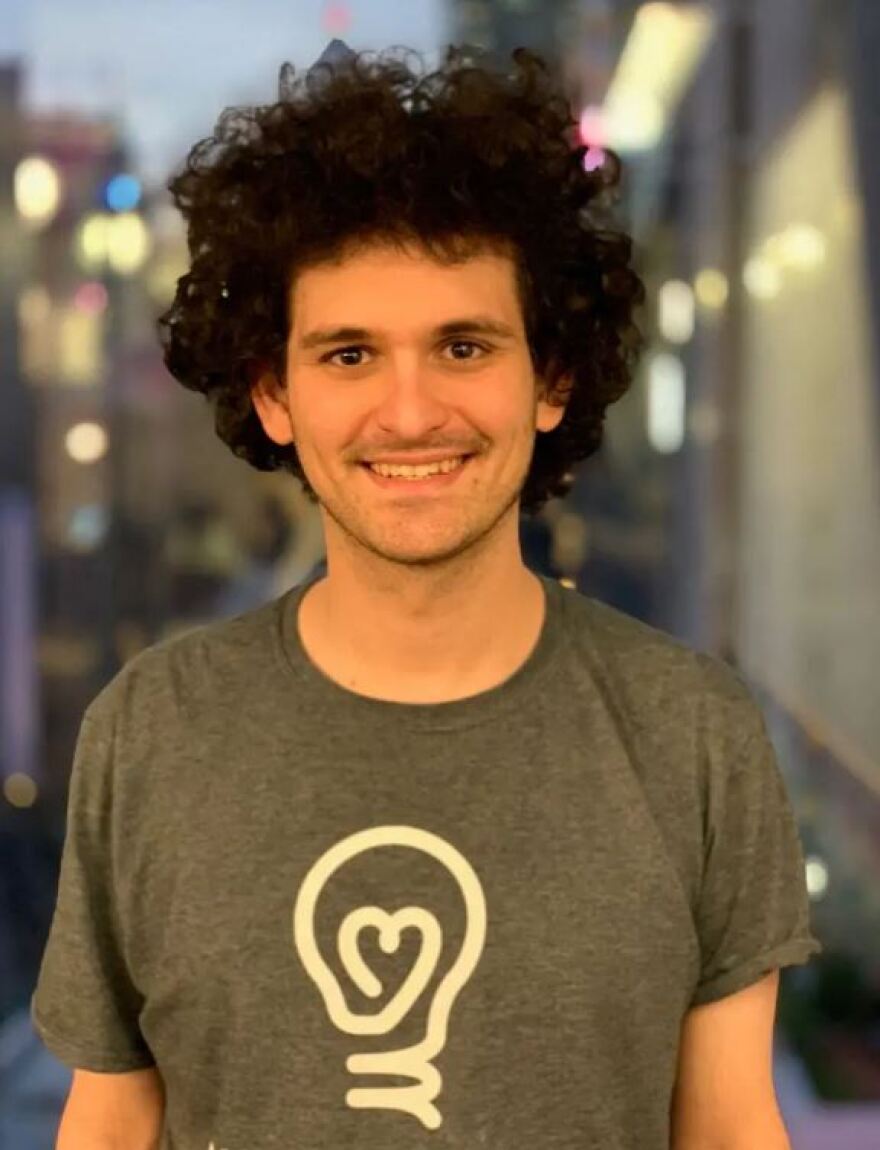 Σαμ Μπάνκμαν Φριντ: Θα «καρφώσει» την πρώην του τώρα που συνελήφθη ο πρώην CEO της FTX;