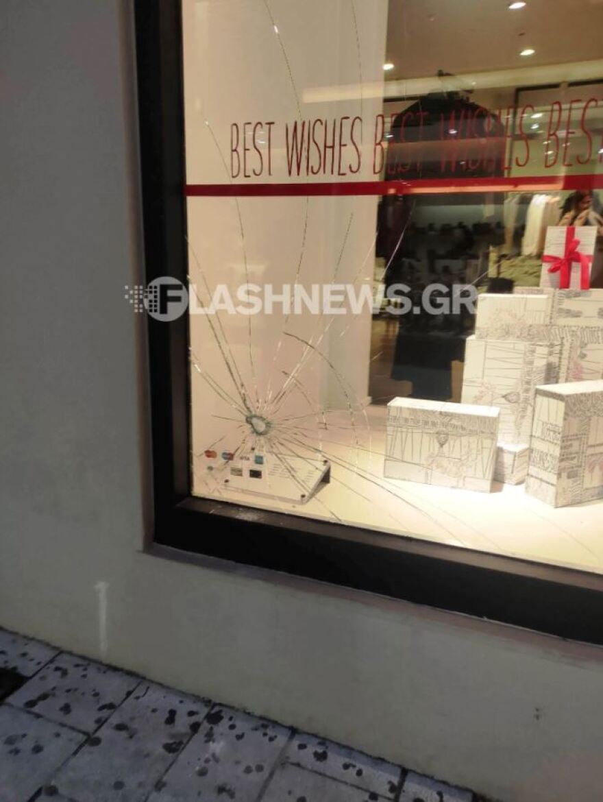 Κρήτη: Έσπασαν βιτρίνες στο Ηράκλειο στην πορεία για τον θάνατο του 16χρονου Ρομά