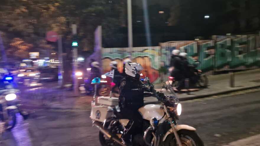 Θεσσαλονίκη: Επεισοδιακή πορεία με μολότοφ και χημικά για τον θάνατο του 16χρονου Ρομά