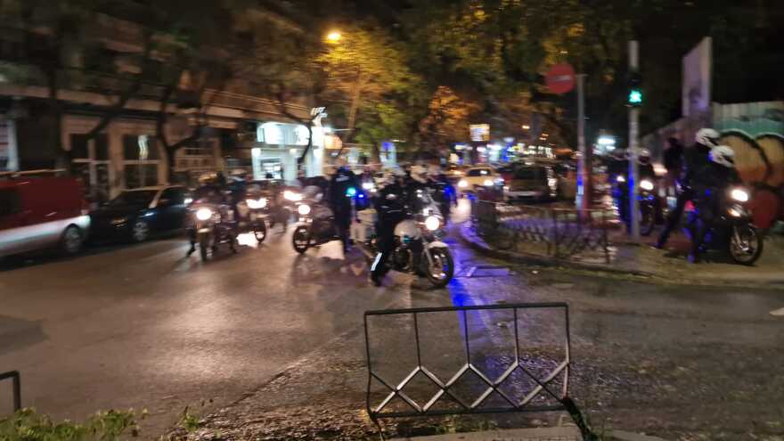 Θεσσαλονίκη: Επεισοδιακή πορεία με μολότοφ και χημικά για τον θάνατο του 16χρονου Ρομά