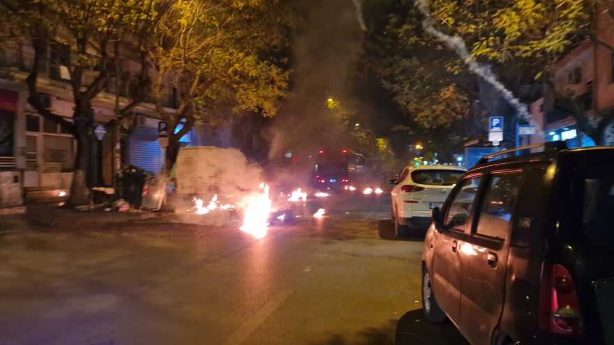 Θεσσαλονίκη: Επεισοδιακή πορεία με μολότοφ και χημικά για τον θάνατο του 16χρονου Ρομά