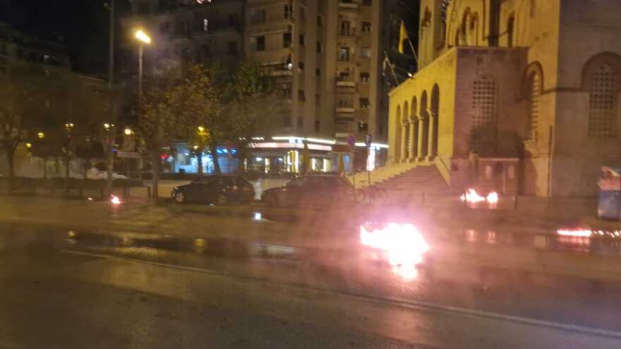 Θεσσαλονίκη: Επεισοδιακή πορεία με μολότοφ και χημικά για τον θάνατο του 16χρονου Ρομά