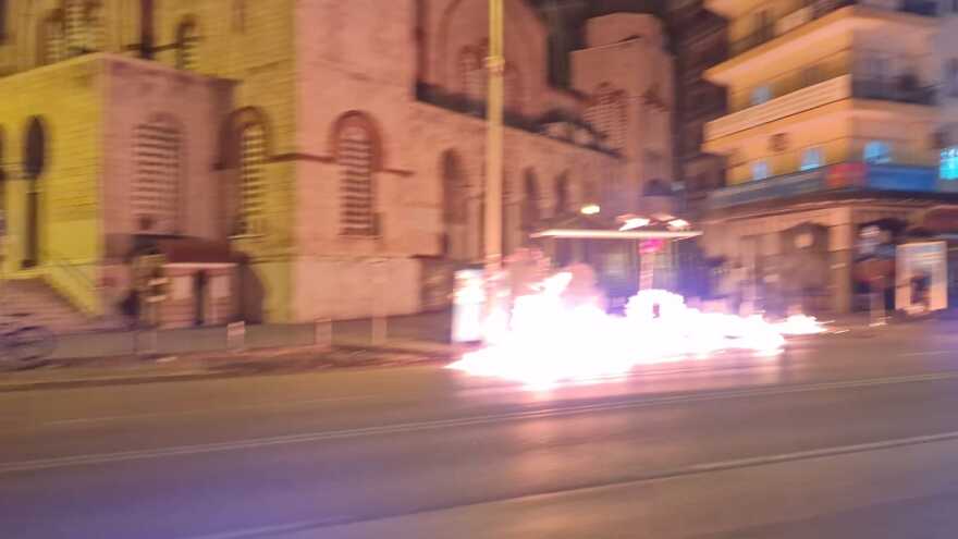 Θεσσαλονίκη: Επεισοδιακή πορεία με μολότοφ και χημικά για τον θάνατο του 16χρονου Ρομά