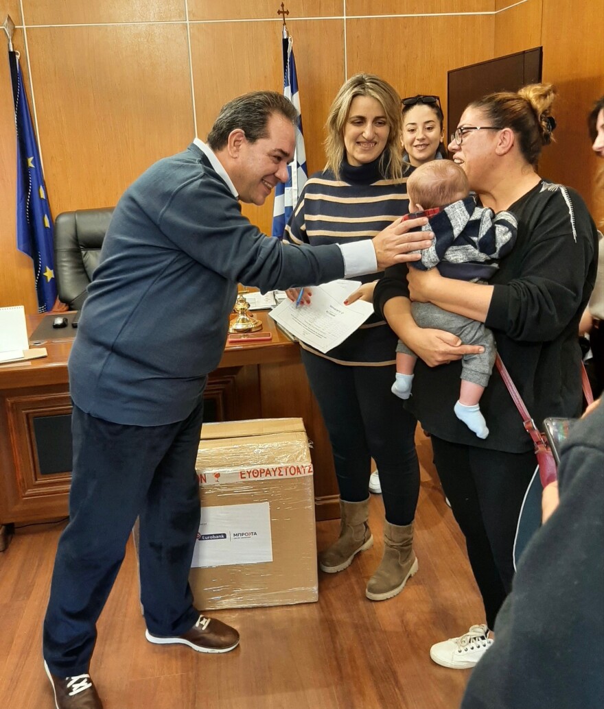 H «Αποστολή»  στηρίζει τους νέους γονείς της Λέσβου