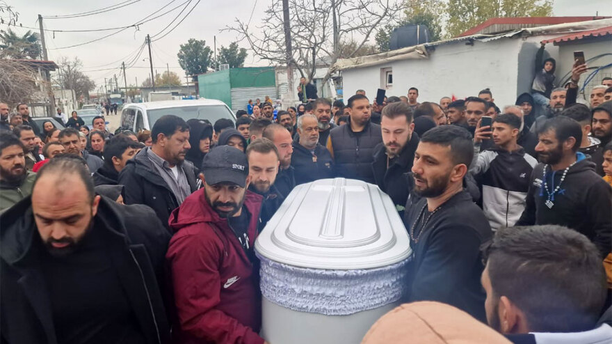 Θάνατος 16χρονου Ρομά: Με πομπή η σορός του 16χρονου στον οικισμό «Αγία Σοφία»