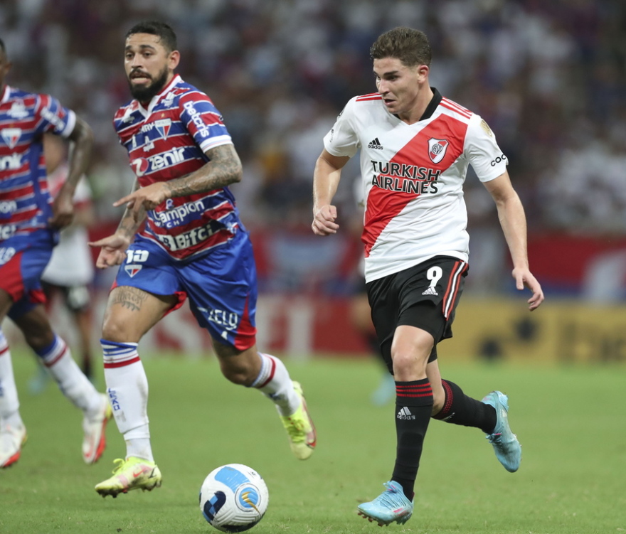 Χουλιάν Άλβαρες: Δίπλα στον Μέσι, στη σκιά του Χάαλαντ