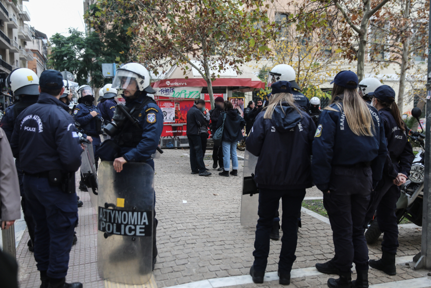 Νομική Σχολή Αθηνών: Τελεί υπό κατάληψη - Στις 32 οι προσαγωγές
