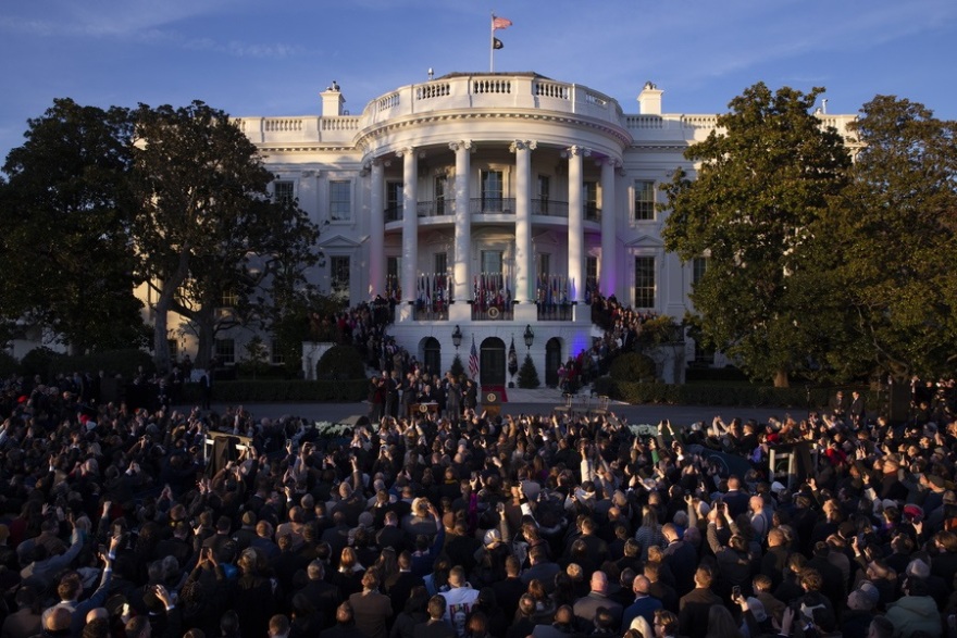 Τζο Μπάιντεν: Υπέγραψε τον νόμο για τον γάμο ομόφυλων ατόμων