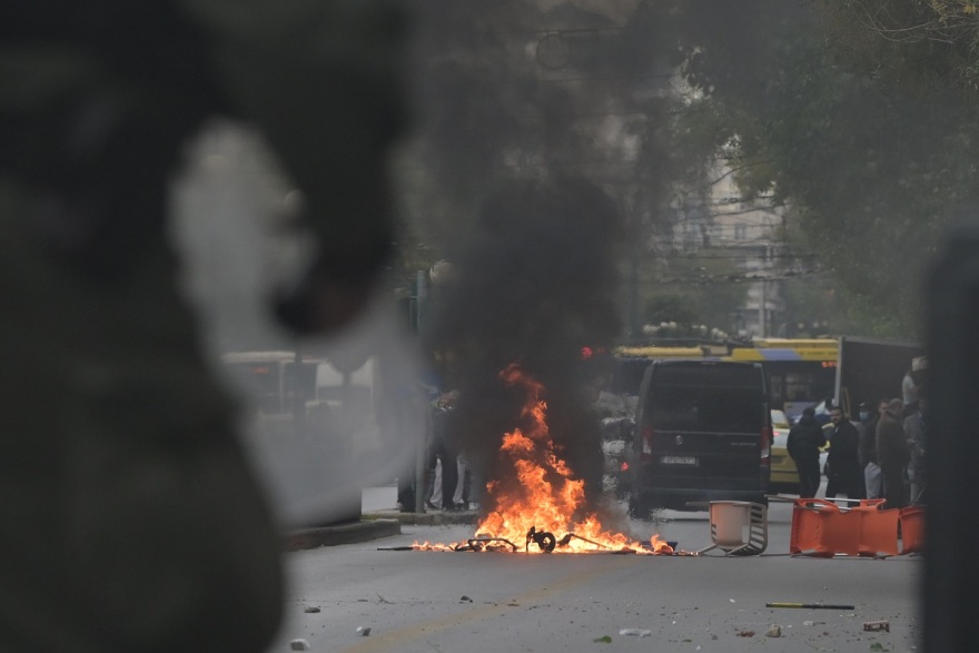 ΑΣΟΕΕ: Αποκαταστάθηκε η κυκλοφορία στην Πατησίων - Προσήχθησαν 25 άτομα στη Νομική