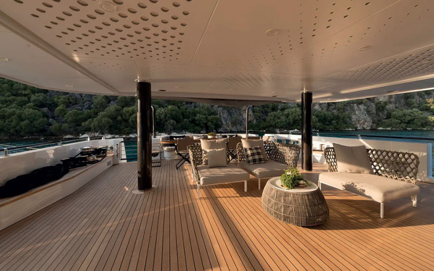 Κnives Οut: Glass Onion - Ο πράκτορας 007 λύνει το μυστήριο στις Σπέτσες 